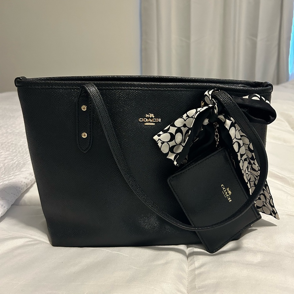 Coach MINI CITY Black Tote  with Scarf and mini card holder 
F22987